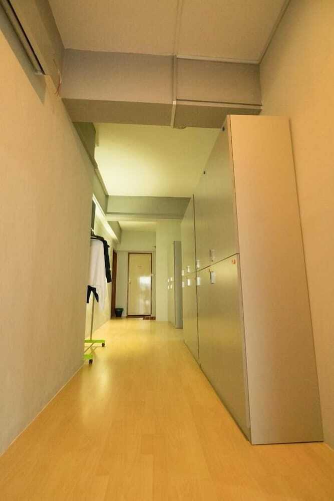 Seaview Capsule Hotel - Hostel