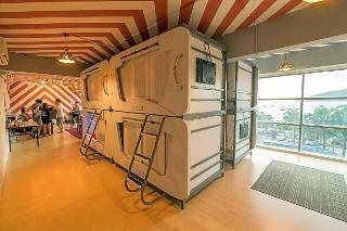 Seaview Capsule Hotel - Hostel