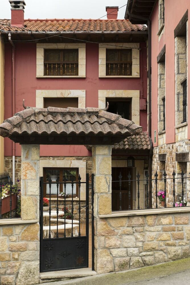 Apartamentos La Regoria
