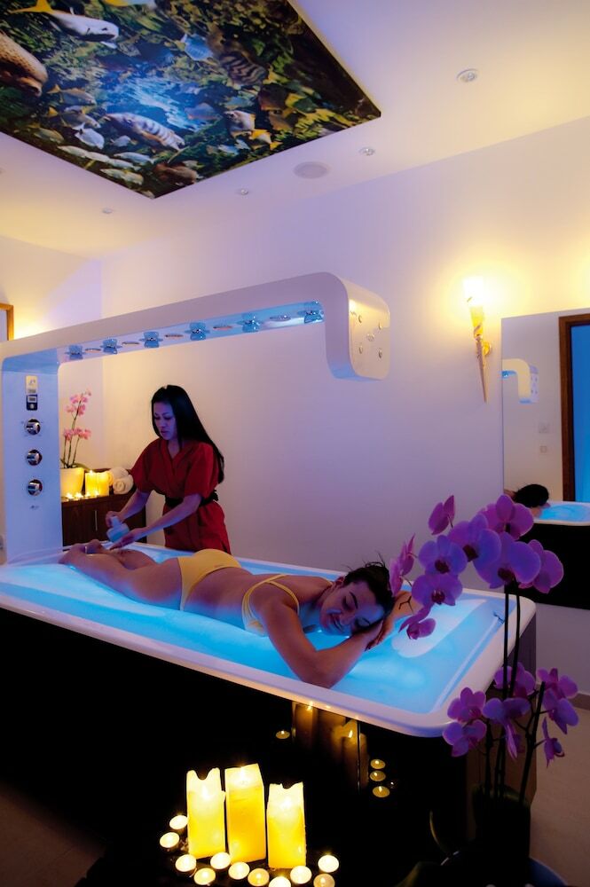 Rhodes Bay Hotel & Spa