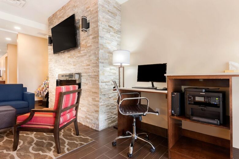 Hotel Comfort Inn & Suites