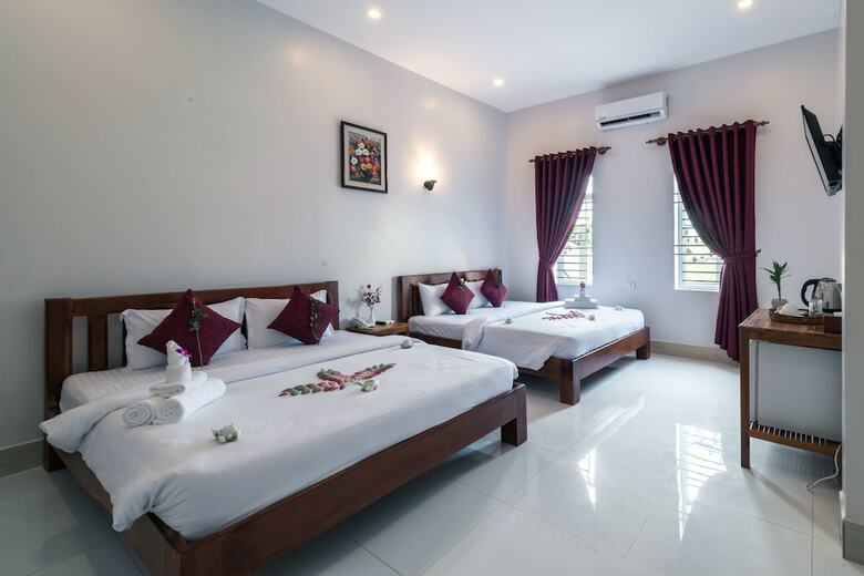 Lilly Holiday Hotel