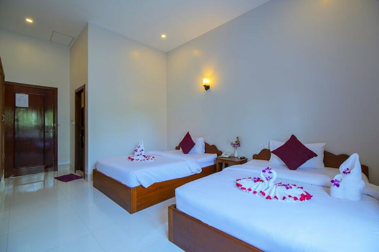 Lilly Holiday Hotel