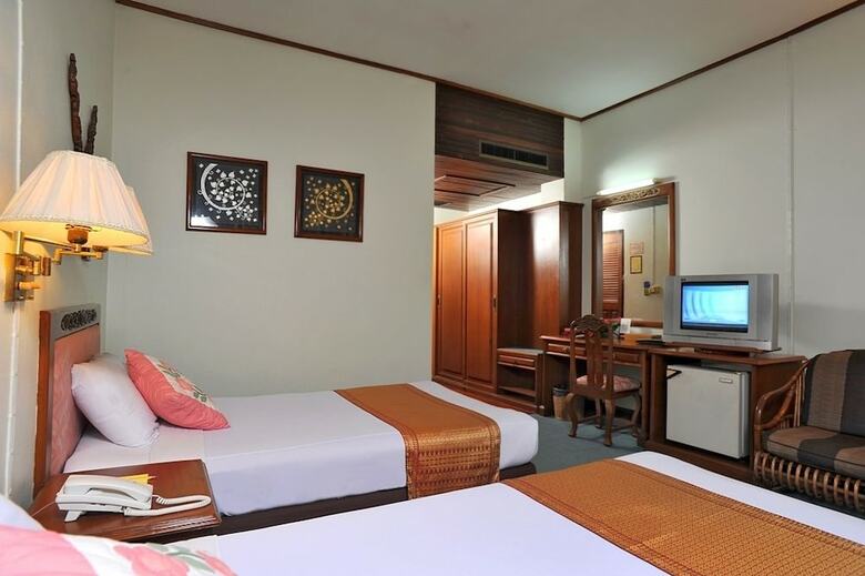 Mae Yom Palace Hotel