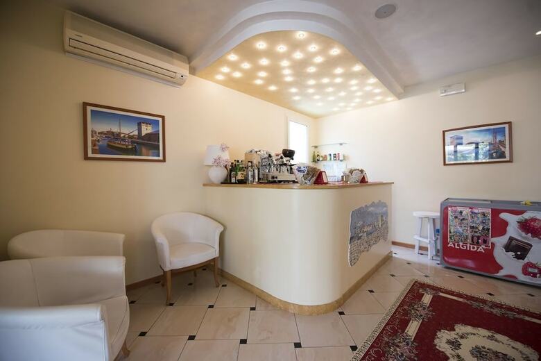 Hotel Monica