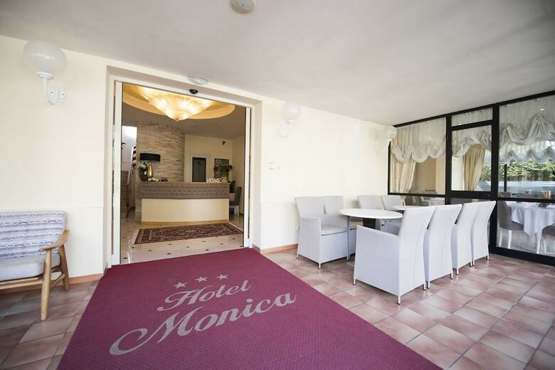 Hotel Monica