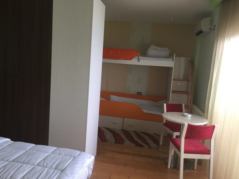 Hotel 1 Maji