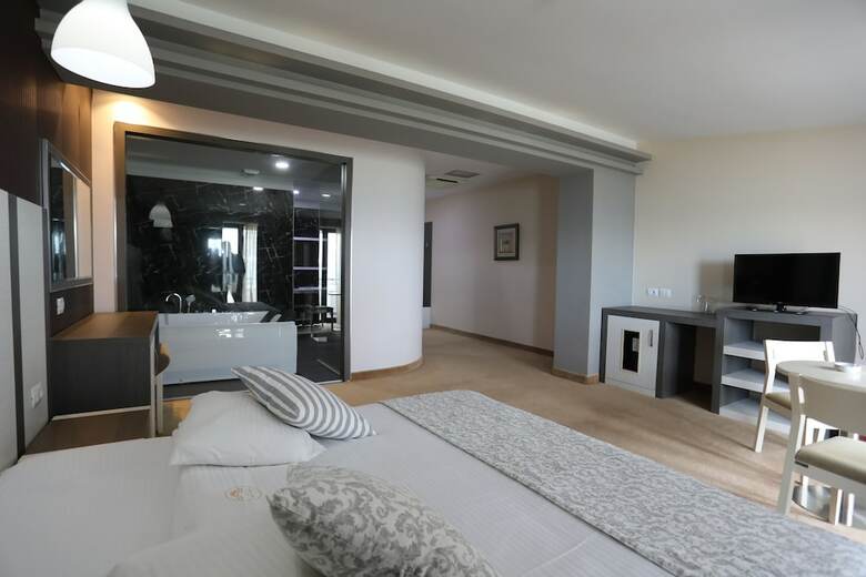 Hotel 1 Maji