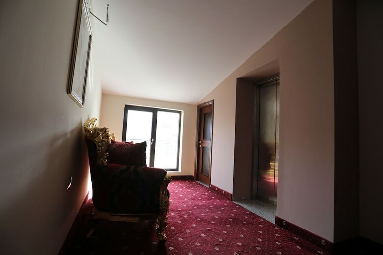Hotel 1 Maji