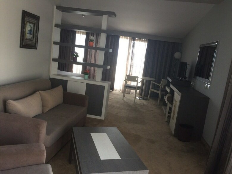 Hotel 1 Maji