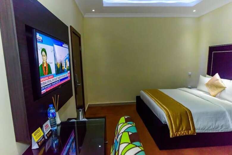 Cribville Hotel & Suites