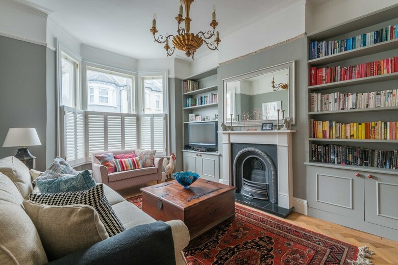 Spacious Home In Queen?s Park