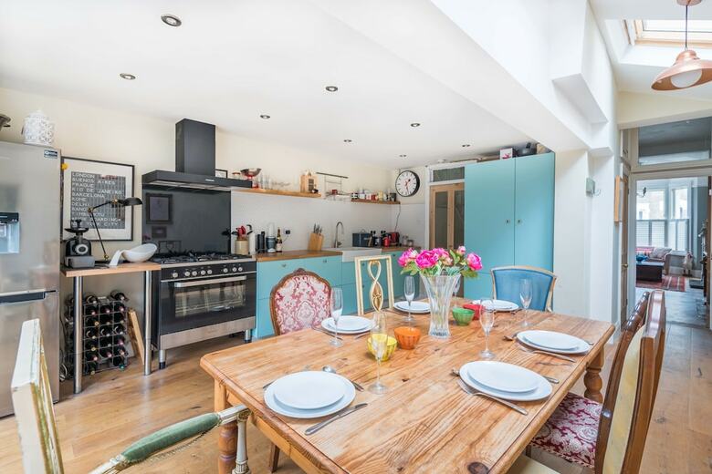 Spacious Home In Queen?s Park