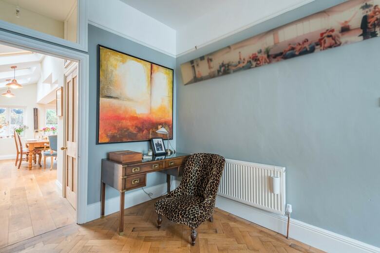 Spacious Home In Queen?s Park