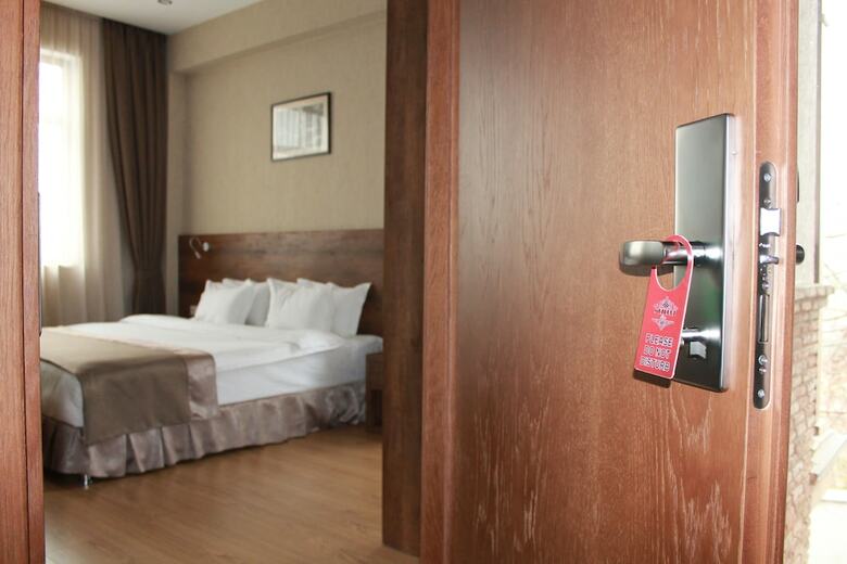 Hotel Metekhi Line