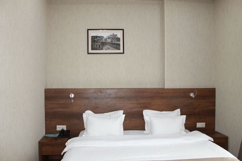 Hotel Metekhi Line