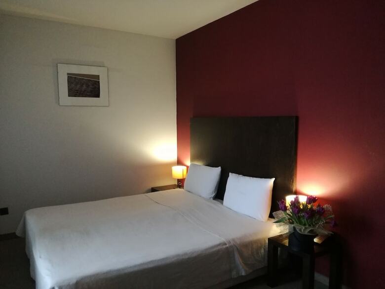 Riverside Boutique Hotel