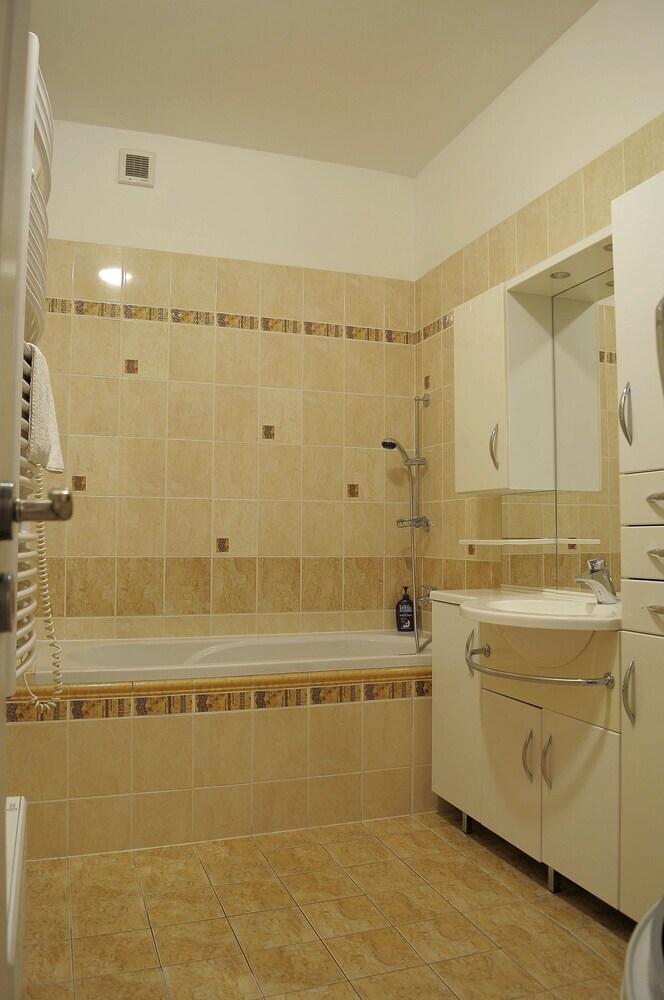 Apartm�ny V Podz�m?� Ii.