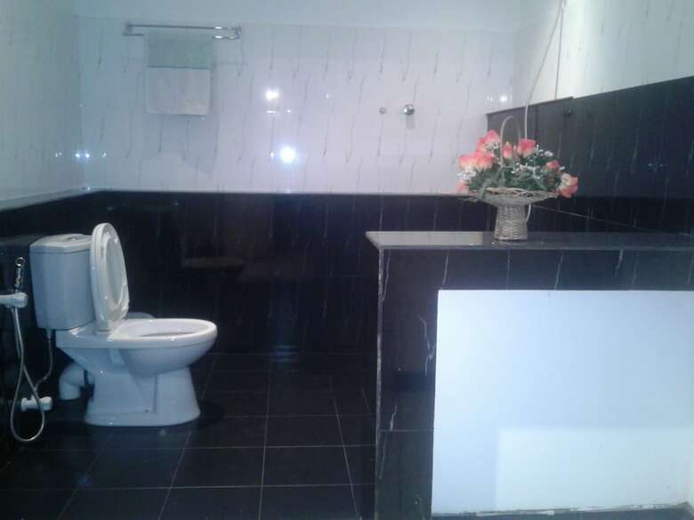 Hostal Hikka Beach Monkey