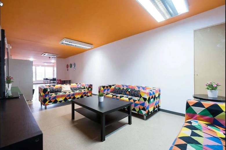 Hostal Arc House Barcelona - Youth Hostel