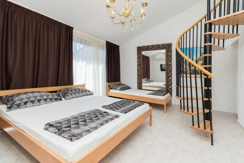 Apartments And Rooms Hegic