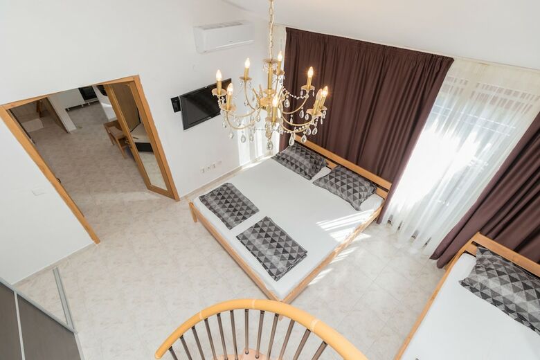 Apartments And Rooms Hegic