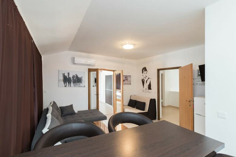 Apartments And Rooms Hegic