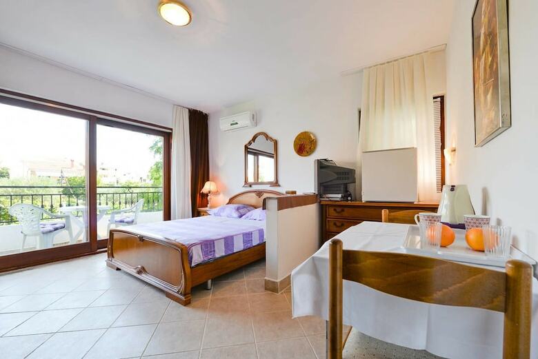 Apartments And Rooms Hegic
