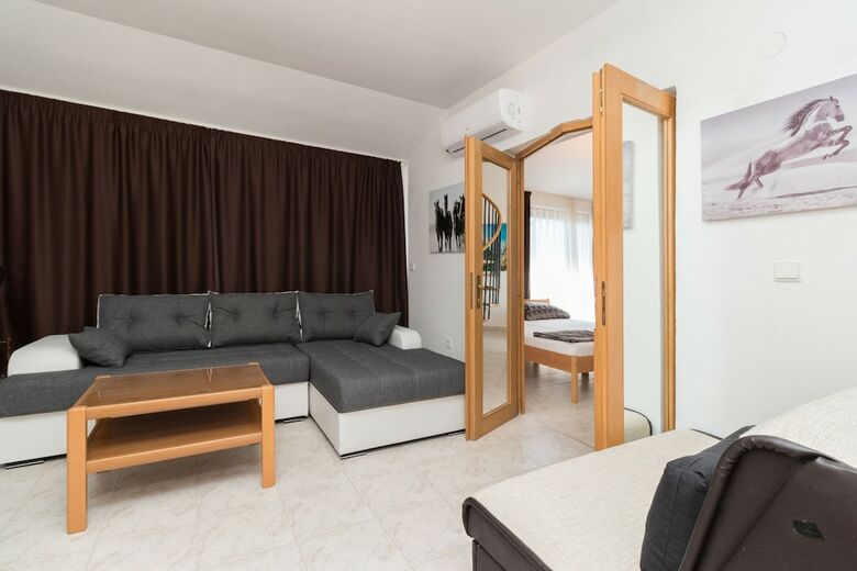 Apartments And Rooms Hegic