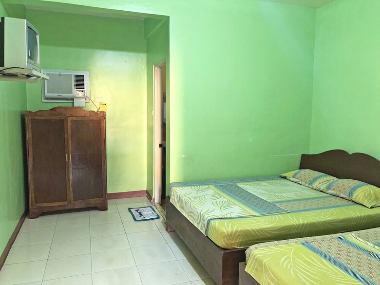 Hotel Queen Of Isle Restaurant And Cottages