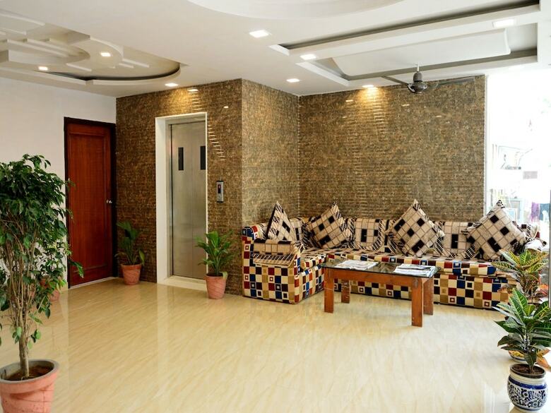 Oyo 2442 Hotel Star Palace