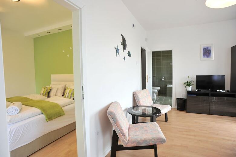 Hillside Premium Apartments