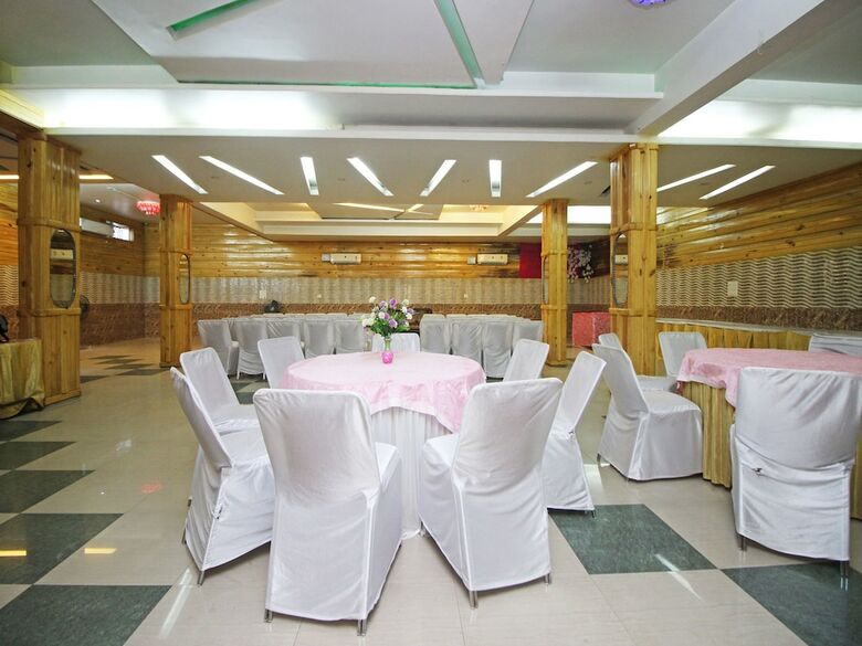 Oyo 9388 Yash Hotel