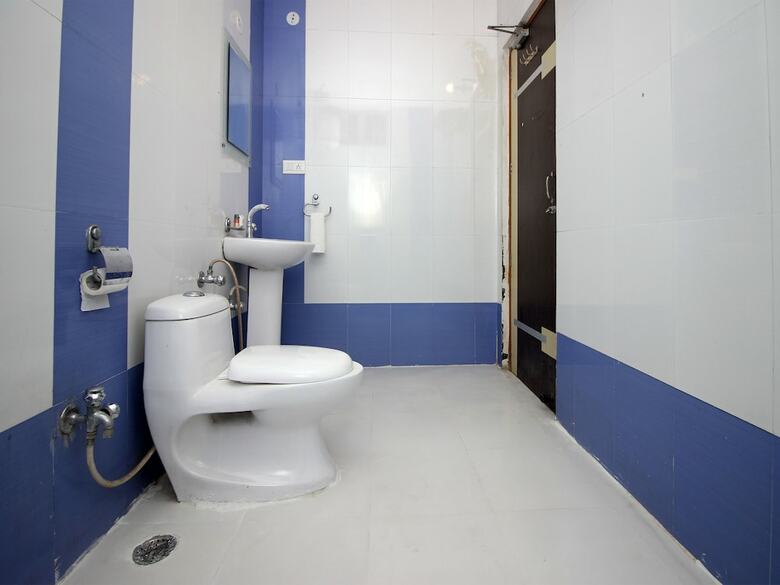 Oyo 9388 Yash Hotel