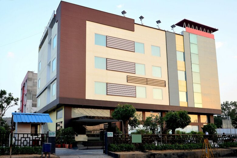 Hotel Oyo 7130 Broadway Inn