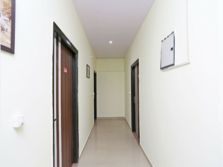 Oyo 9649 Hotel Vijay Palace