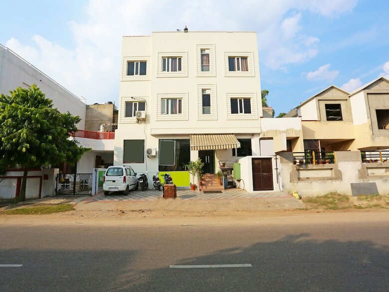 Oyo 9649 Hotel Vijay Palace