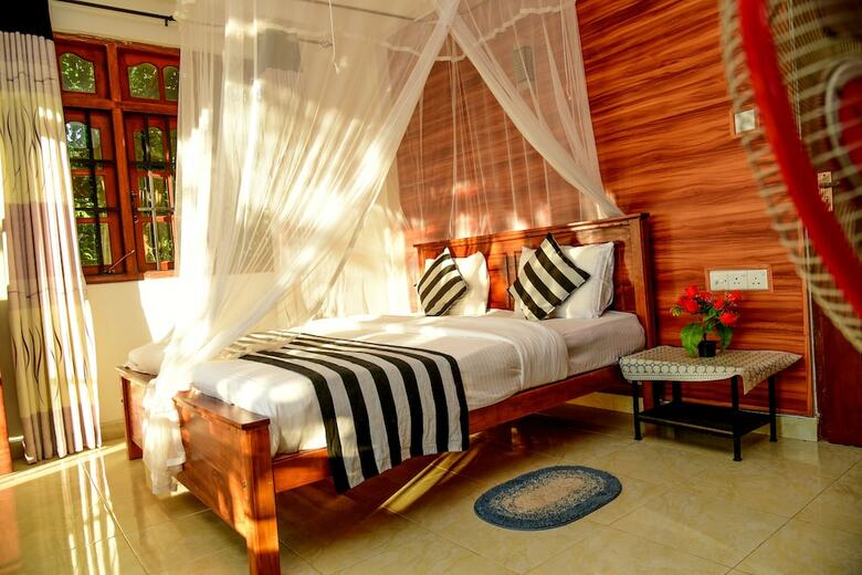 Hotel Senasuma Homestay