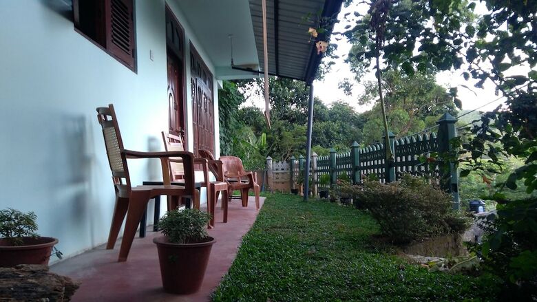 Hotel Senasuma Homestay