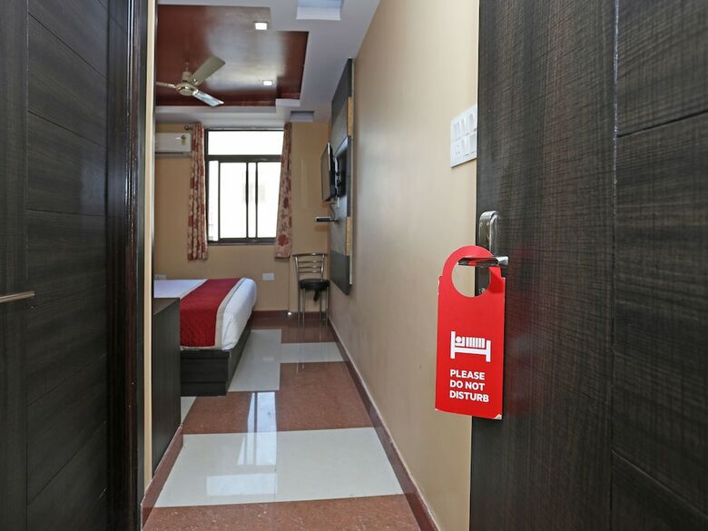 Oyo 10328 Hotel Sanjay Palace