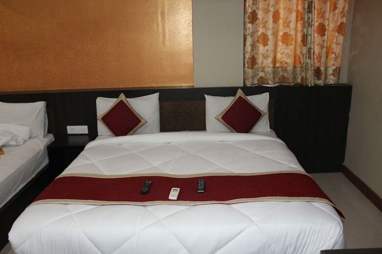 Oyo 10328 Hotel Sanjay Palace