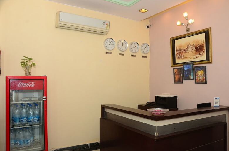 Gurjeet Hotel By Naavagat