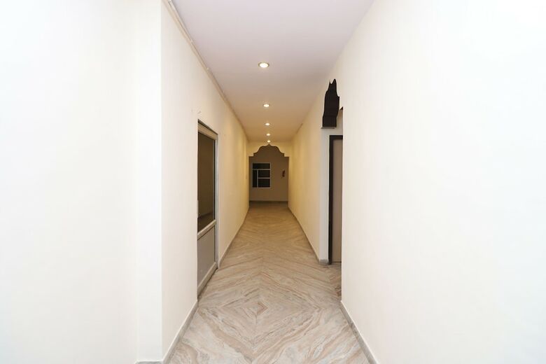 Oyo 9929 Hotel Dhruv