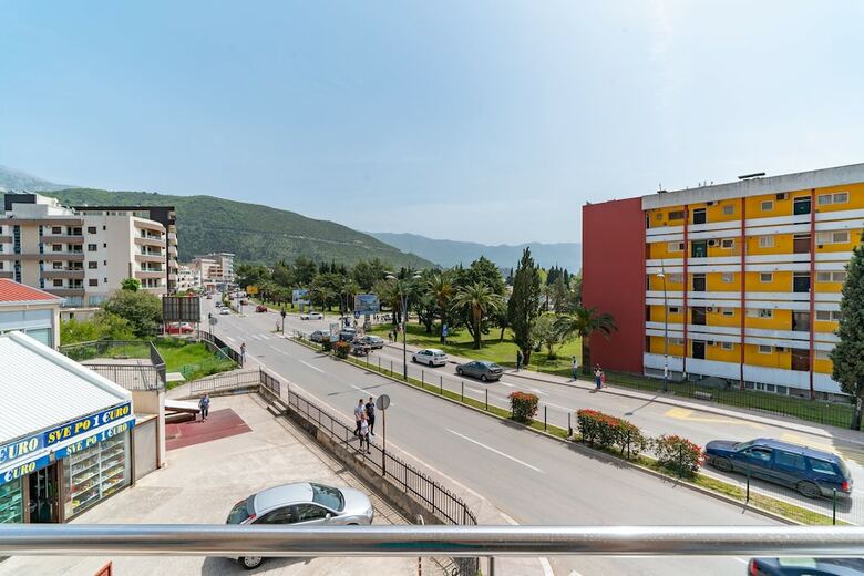 Sms Apartments
