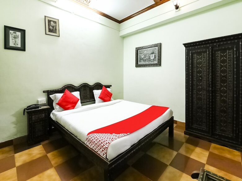 Oyo 10132 Hotel Regal Inn