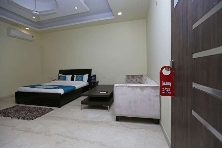 Hotel Oyo 9072 Noida Dreamz