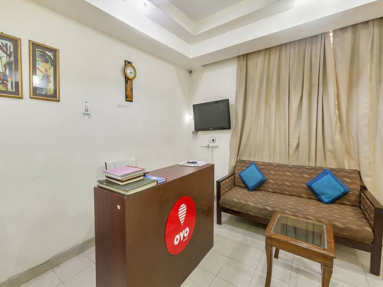 Hotel Oyo 9071 Mascot Residency