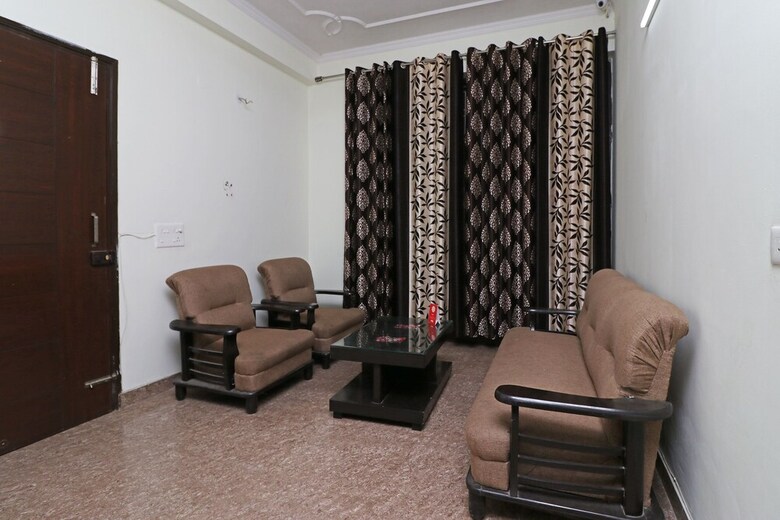 Hotel Oyo 10172 Dhruv Residency