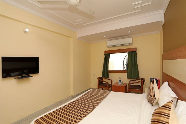 Oyo 9948 Hotel Apple Pie