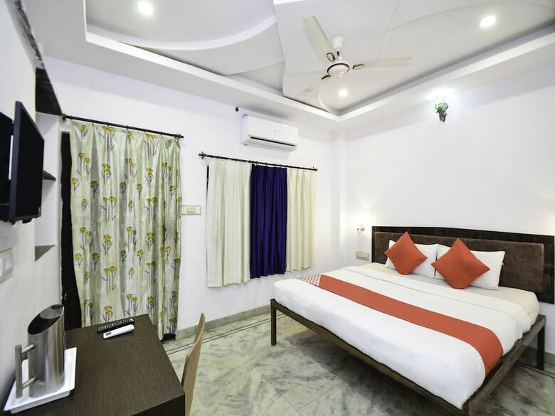 Oyo 10704 Hotel Lake Haveli